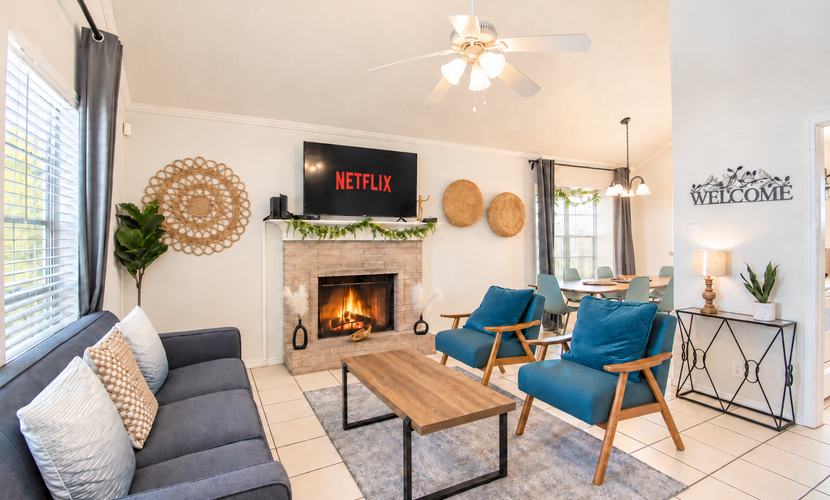 Spacious dog-friendly home, close to park with patio, AC, & W/D