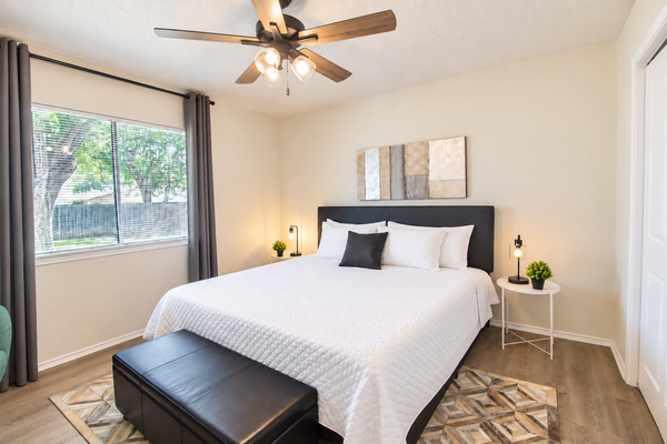 Spacious dog-friendly home, close to park with patio, AC, & W/D