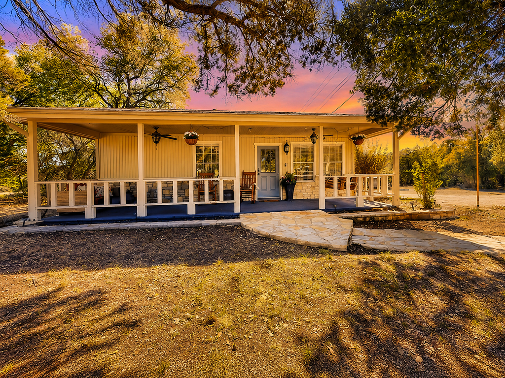 Dog-friendly country cottage with scenic hill views, wrap-around porch, and W/D