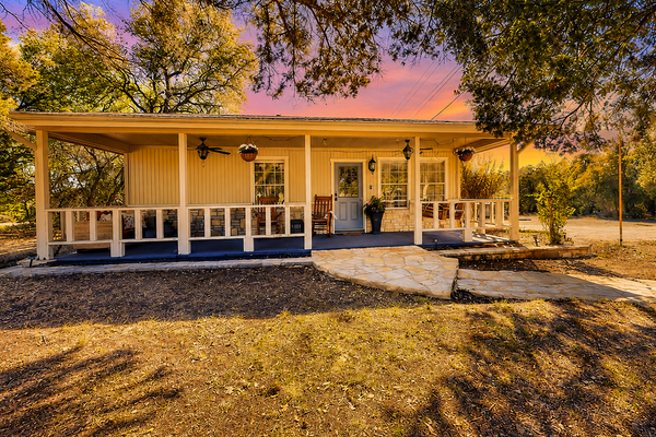 Dog-friendly country cottage with scenic hill views, wrap-around porch, and W/D
