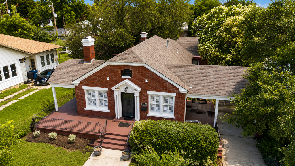 Cozy Home | Pool | Backyard | 10min to Downtown