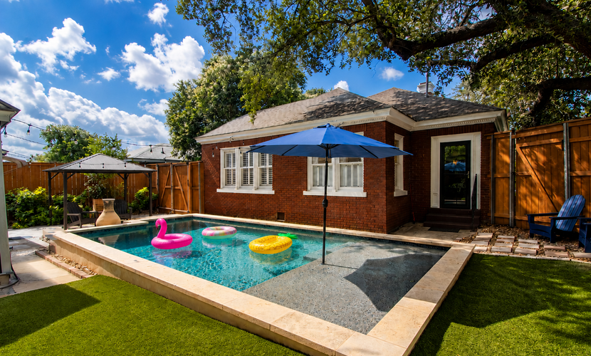 Cozy Home | Pool | Backyard | 10min to Downtown