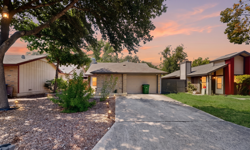 Cozy Home | Pool Table & 2 Arcade Games | Enclosed Backyard