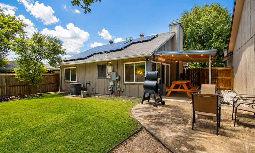 Cozy Home | Pool Table & 2 Arcade Games | Enclosed Backyard