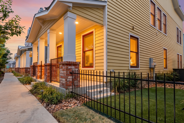 Downtown home with WiFi, central AC, furnished rooftop deck, and full kitchen
