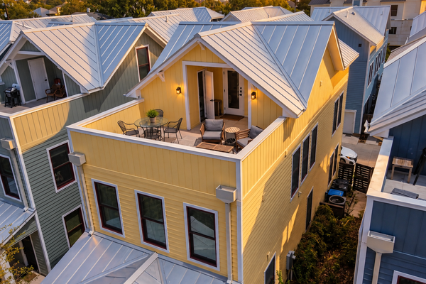 Downtown home with WiFi, central AC, furnished rooftop deck, and full kitchen