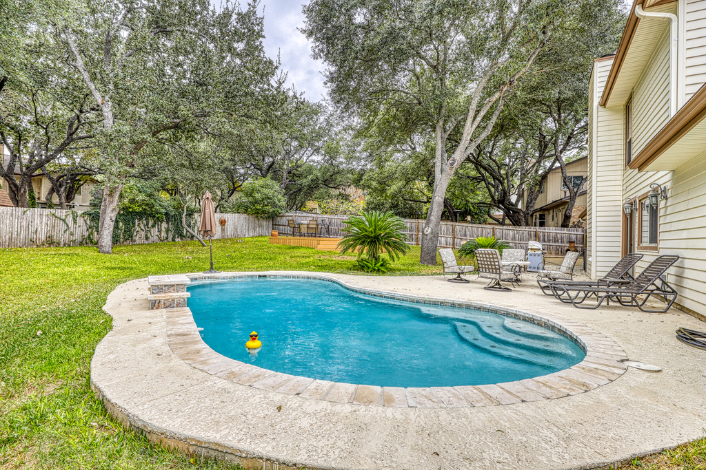 Three King Beds, Private Pool And Dog Friendly