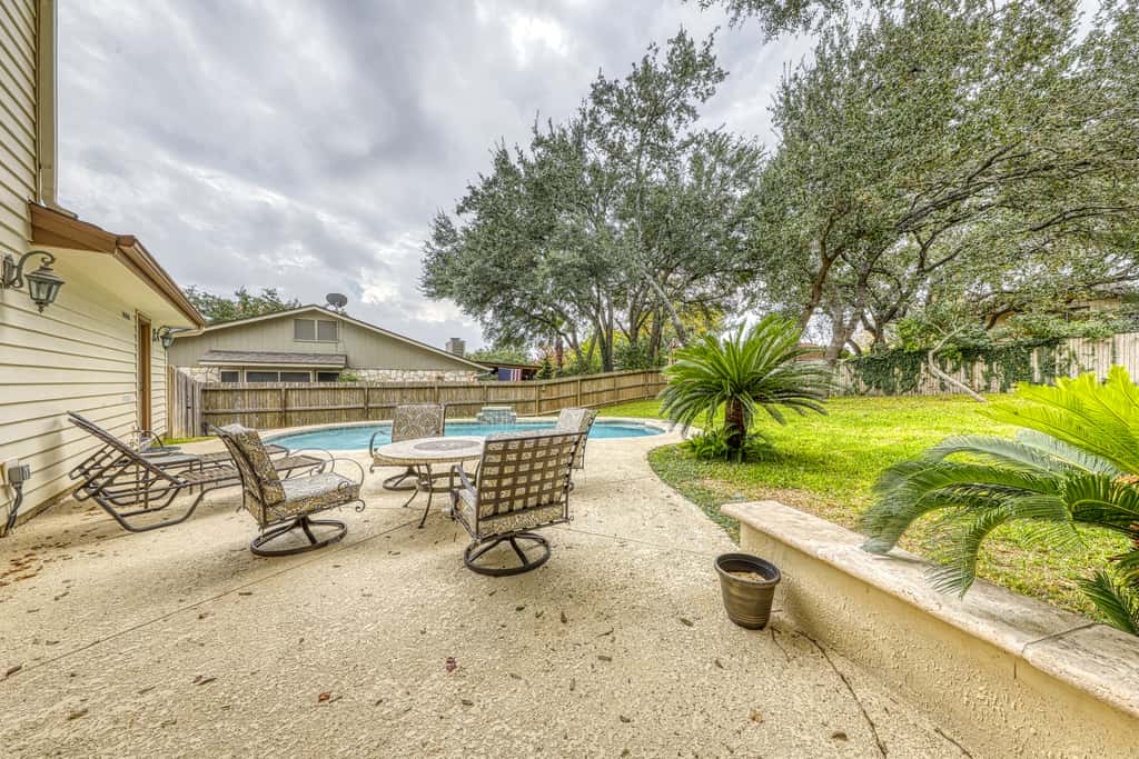 Three King Beds, Private Pool And Dog Friendly