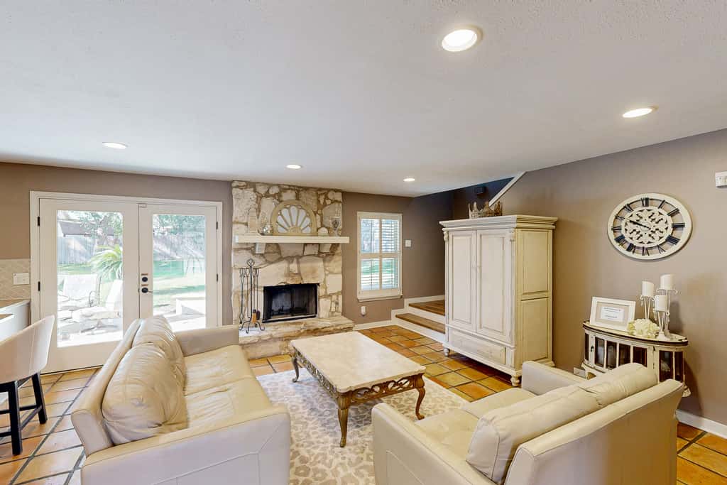Three King Beds, Private Pool And Dog Friendly
