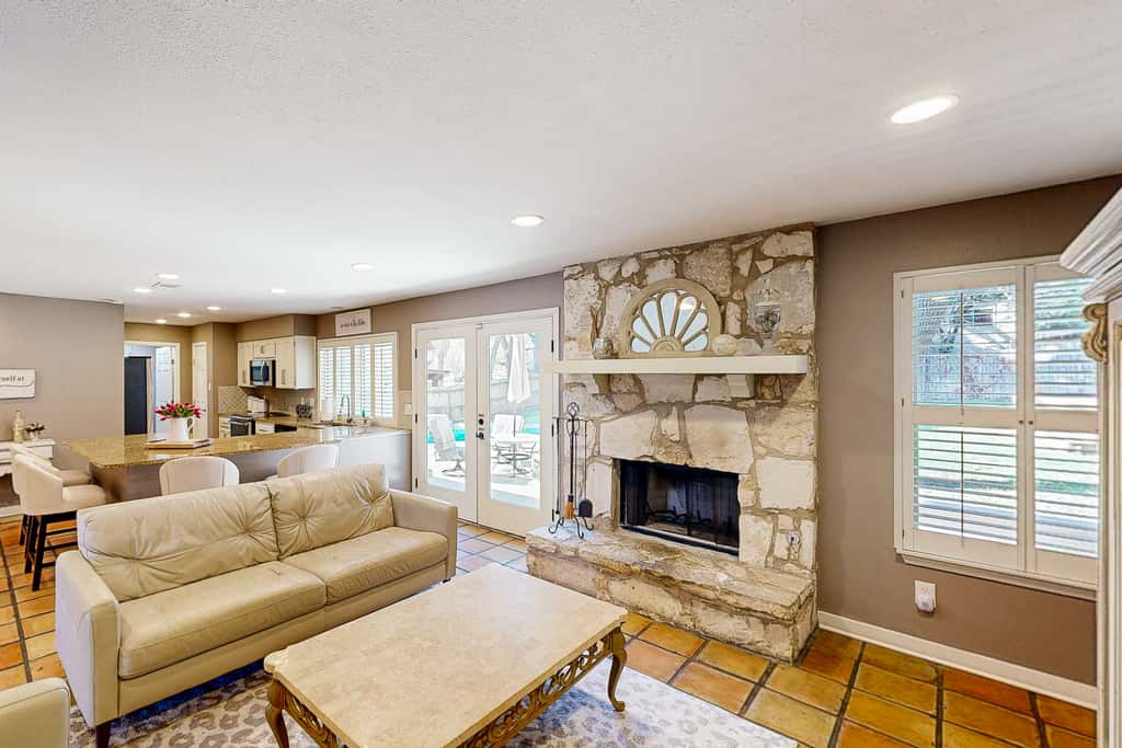 Three King Beds, Private Pool And Dog Friendly