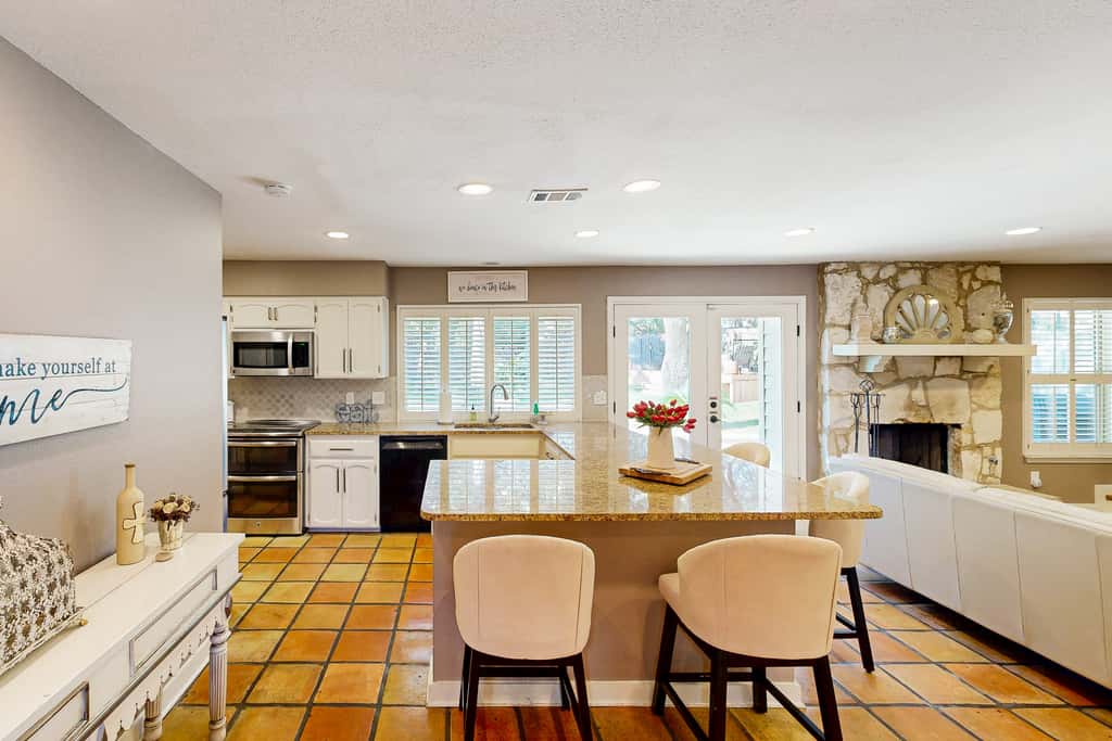 Three King Beds, Private Pool And Dog Friendly