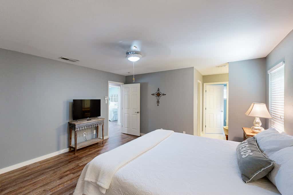 Three King Beds, Private Pool And Dog Friendly