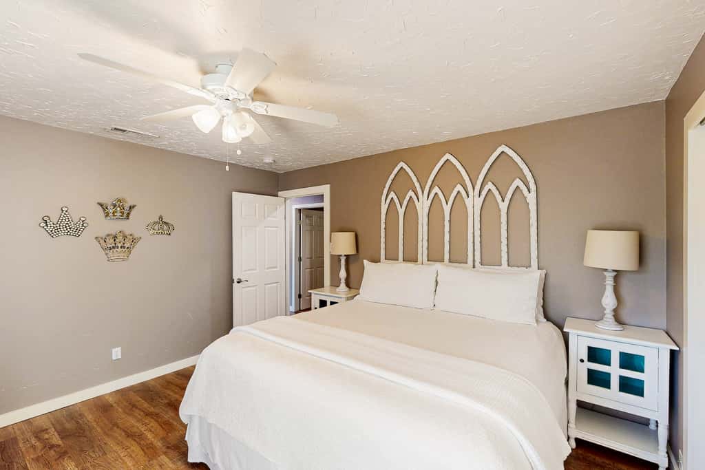 Three King Beds, Private Pool And Dog Friendly