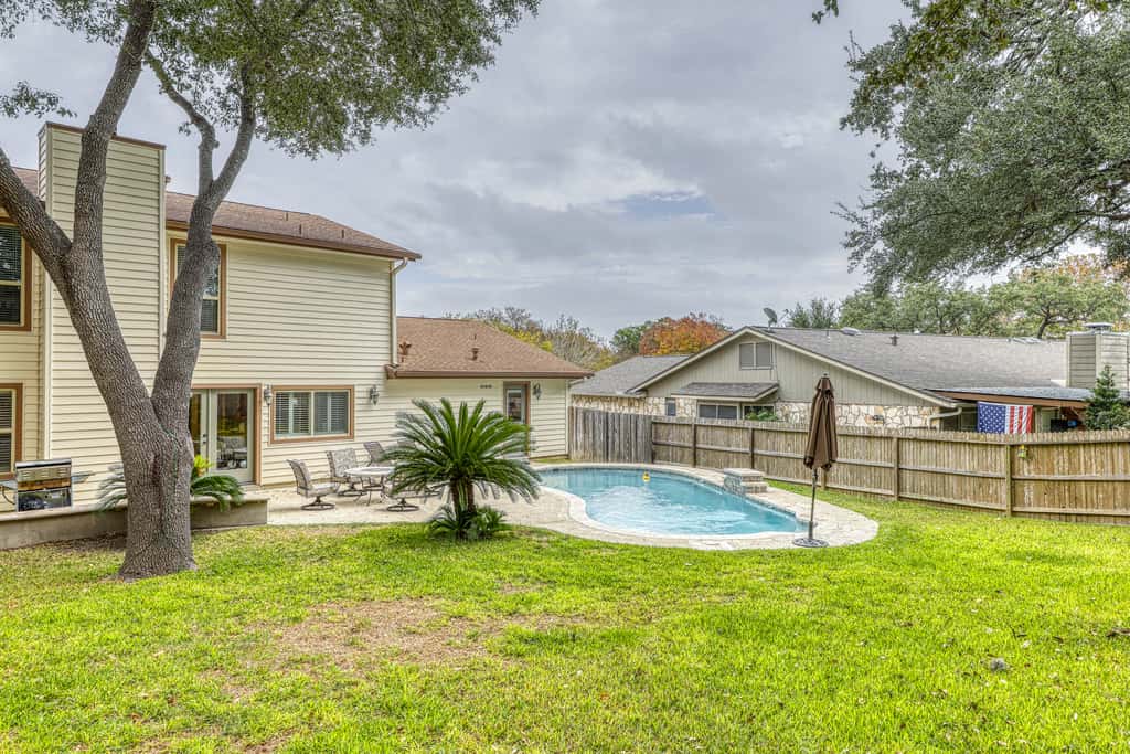 Three King Beds, Private Pool And Dog Friendly
