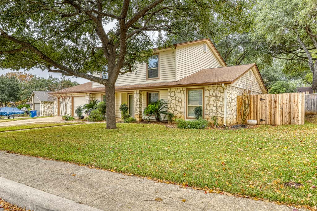 Three King Beds, Private Pool And Dog Friendly
