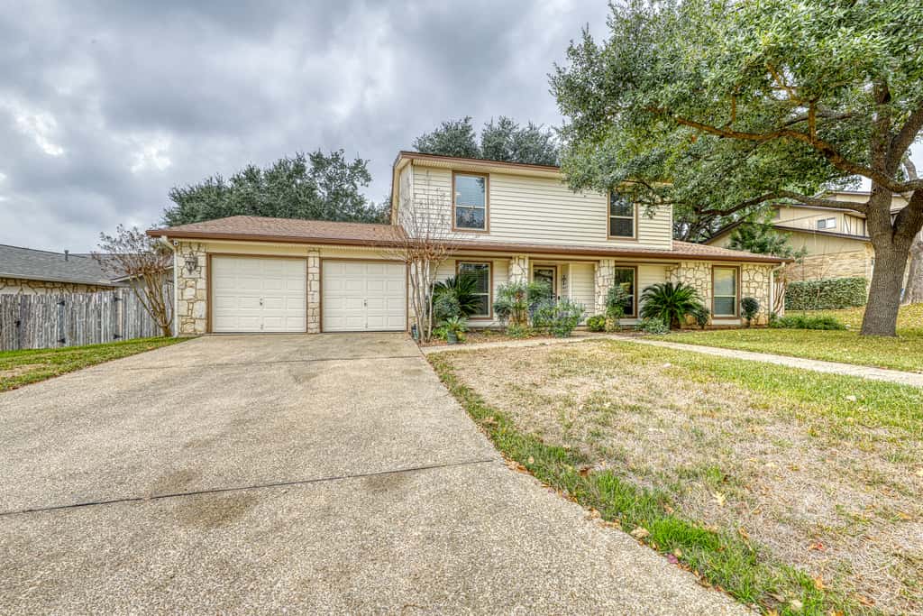 Three King Beds, Private Pool And Dog Friendly