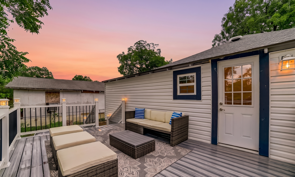 Roomy, modern farmhouse escape in the heart of downtown with central AC & heat