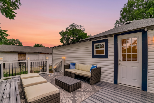 Roomy, modern farmhouse escape in the heart of downtown with central AC & heat