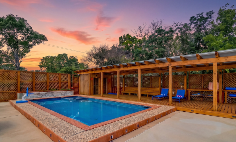 Historic charmer with a pool, gardens, gym, & game room- dogs ok