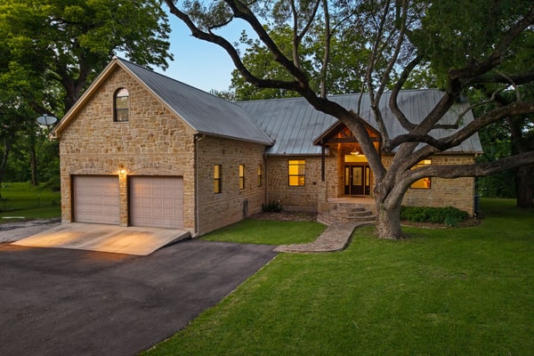 Riverfront home on Lake Seguin with dock, kayaks, beautiful views & air hockey