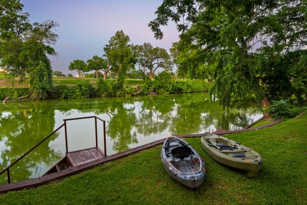 Riverfront home on Lake Seguin with dock, kayaks, beautiful views & air hockey