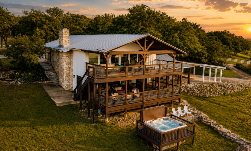 Huge Home | Hot Tub | Fire Pit | Spacious Yard