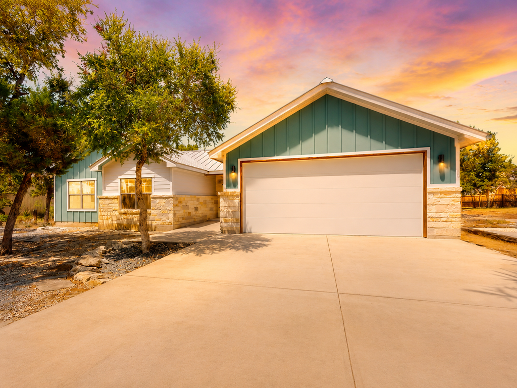 Tanglewood Retreat | Updated house in Spring Branch with a large yard