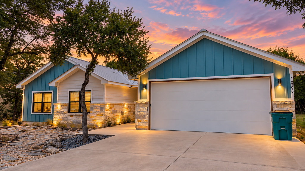 Tanglewood Retreat | Updated house in Spring Branch with a large yard