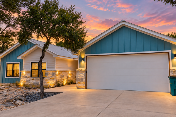 Tanglewood Retreat | Updated house in Spring Branch with a large yard