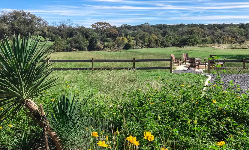 Riverfront family home with large yard, gas grill & outdoor dining area