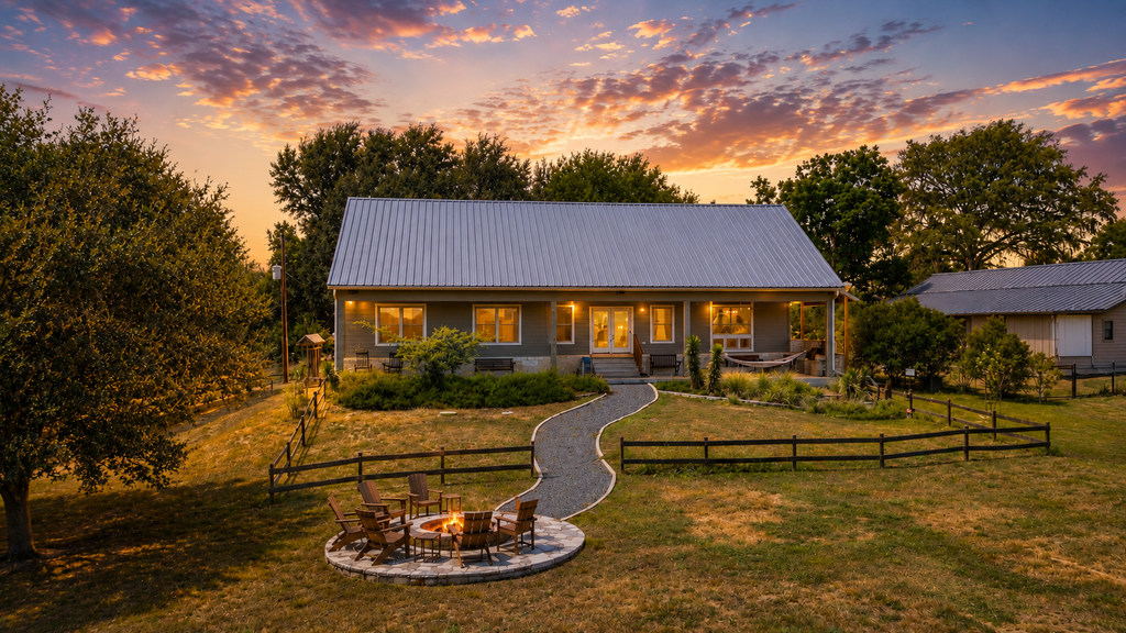 Riverfront family home with large yard, gas grill & outdoor dining area