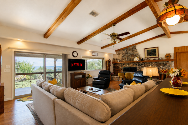 Cozy 3BR in Canyon Lake | Grill | Private Backyard and Winter Texan Friendly