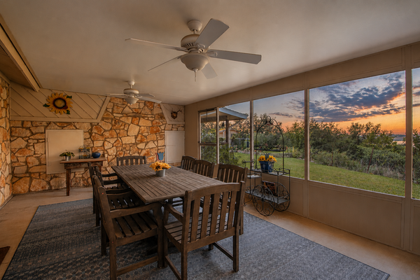 Cozy 3BR in Canyon Lake | Grill | Private Backyard and Winter Texan Friendly