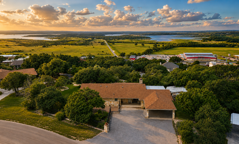 Cozy 3BR in Canyon Lake | Grill | Private Backyard and Winter Texan Friendly
