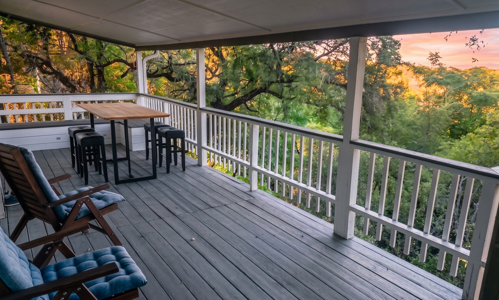 Dog-friendly home w/ private deck/enclosed yard/office space - close to lake