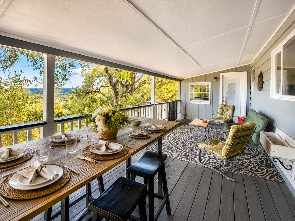Dog-friendly home w/ private deck/enclosed yard/office space - close to lake
