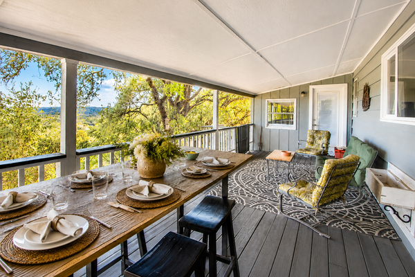 Dog-friendly home w/ private deck/enclosed yard/office space - close to lake