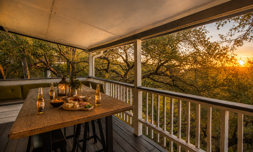 Dog-friendly home w/ private deck/enclosed yard/office space - close to lake