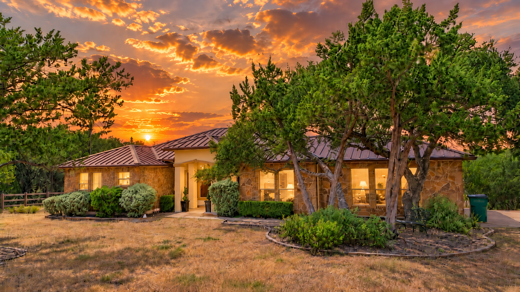 Stargazers' dream home on 1.5 acres w/ telescope-near wineries-Dogs ok