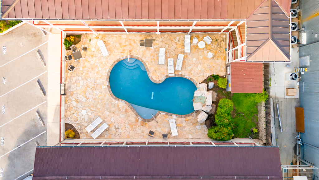 Gruene Envy – a first floor Poolside Condo with Guadalupe River Access