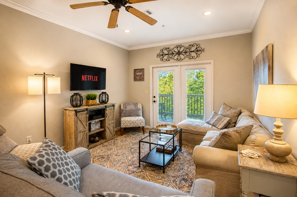 Gruene Envy – a first floor Poolside Condo with Guadalupe River Access