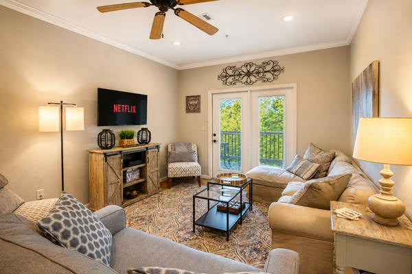 Gruene Envy – a first floor Poolside Condo with Guadalupe River Access