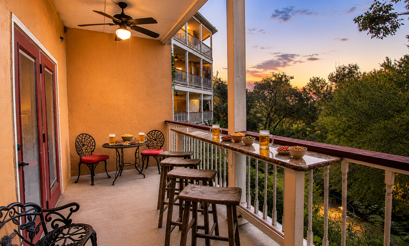 Gruene Envy – a first floor Poolside Condo with Guadalupe River Access
