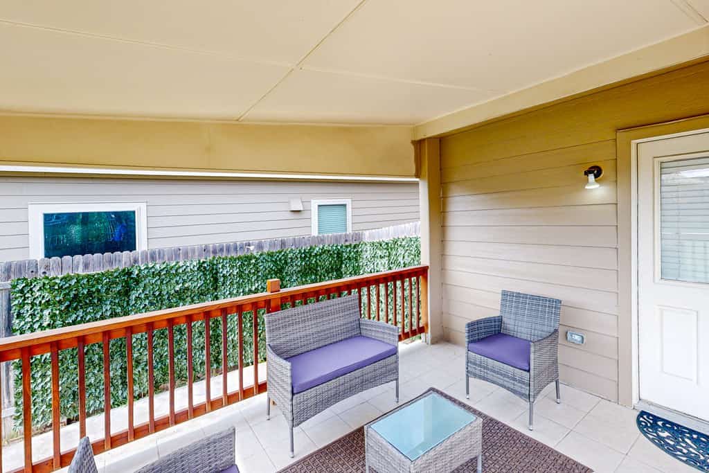 Spacious home with private yard, patio, grill, AC, & private W/D