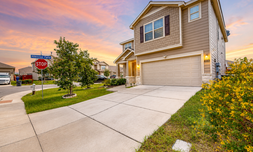 Spacious home with private yard, patio, grill, AC, & private W/D