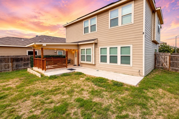 Spacious home with private yard, patio, grill, AC, & private W/D