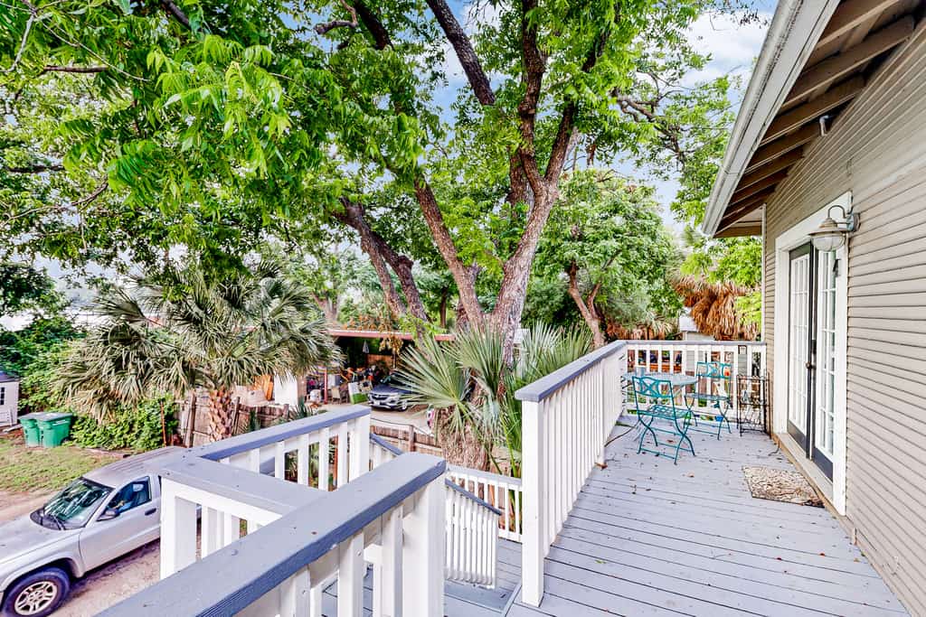 One bedroom cozy retreat by the Pearl and the vibrant St. Mary