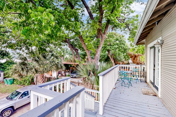One bedroom cozy retreat by the Pearl and the vibrant St. Mary