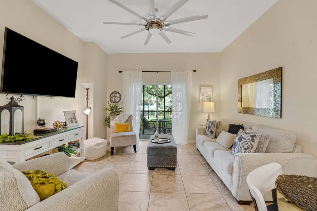 1st floor condo near theme parks, gym, tennis court, pools