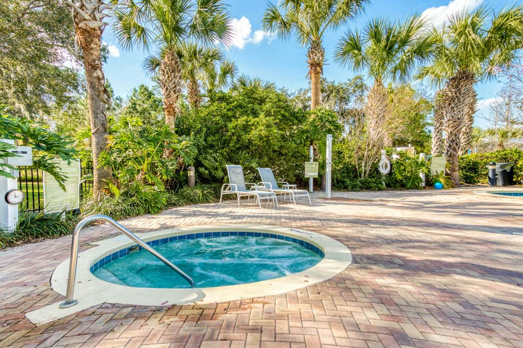 1st-floor condo with sauna, restaurant, gym & pools